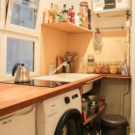 Cute Flat In Montmartre * Parijs